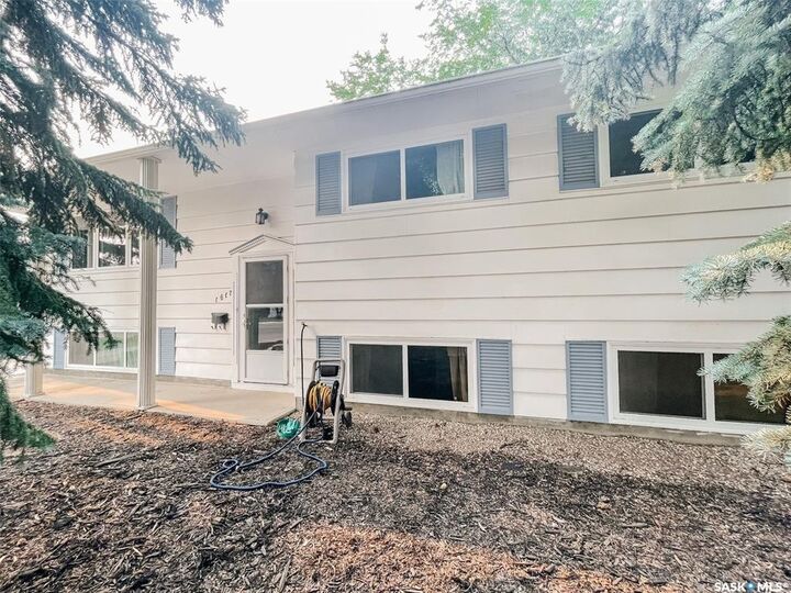 Property Photo: 1617 Ruth Street E SK S7J 0L7