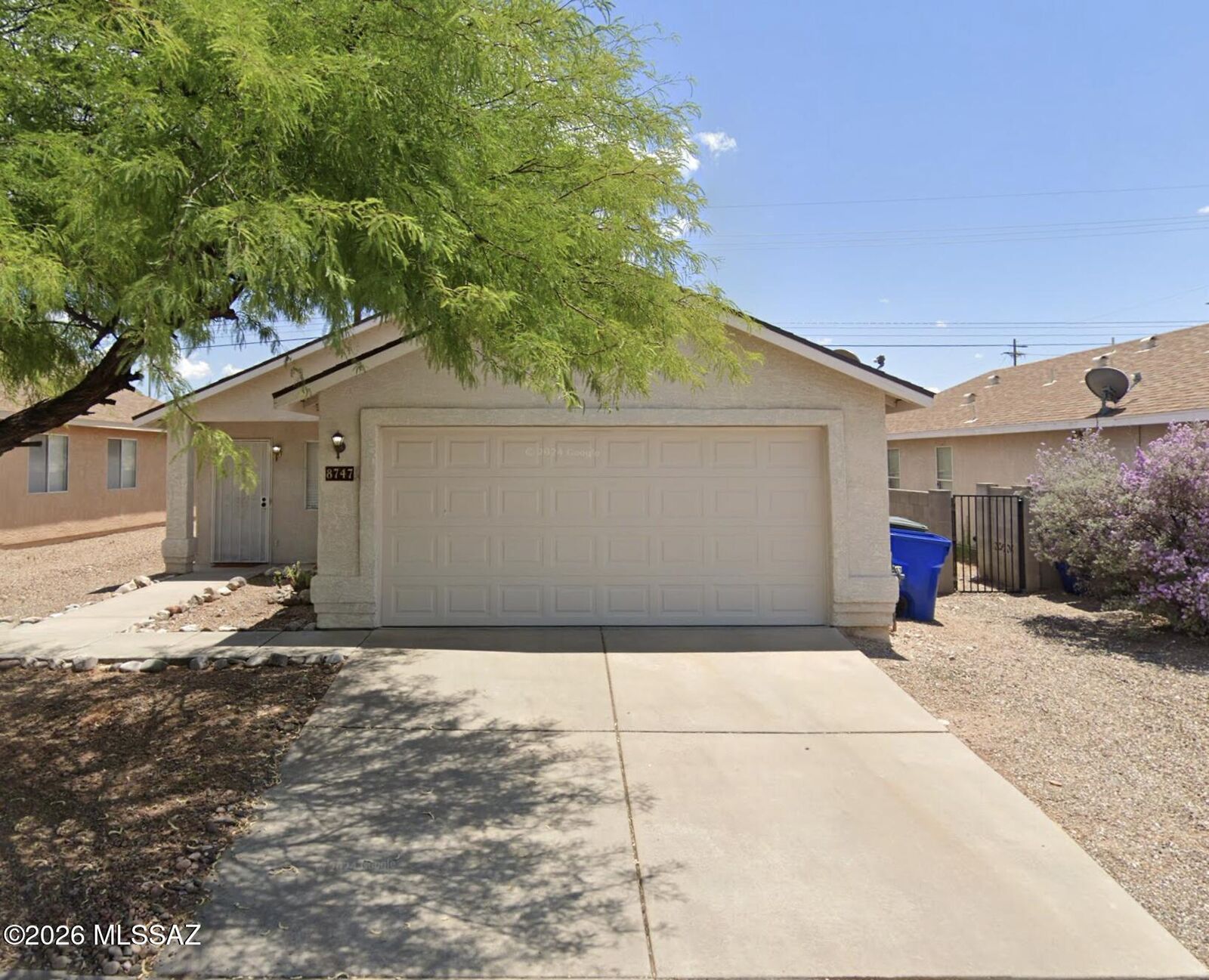 Property Photo: 8747 S Desert Rainbow Drive AZ 85747