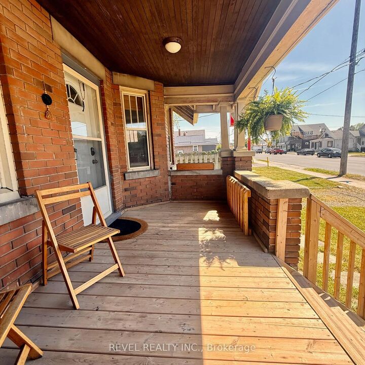 Property Photo: 368 Wharncliffe Road S ON N6J 2M1