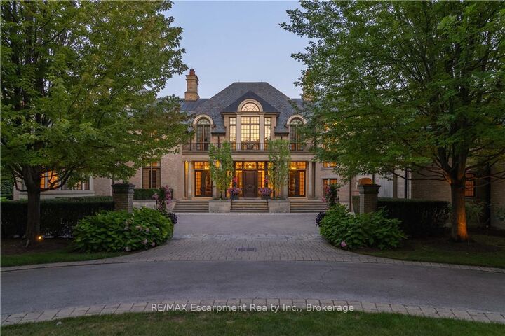 Property Photo: 2054 Lakeshore Road E ON L6J 1M3