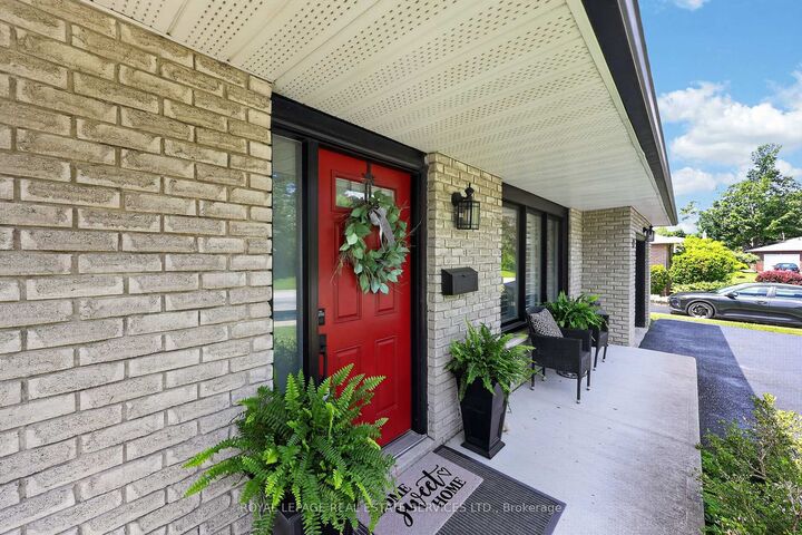 Property Photo: 49 Belcourt Avenue ON L4M 4E5