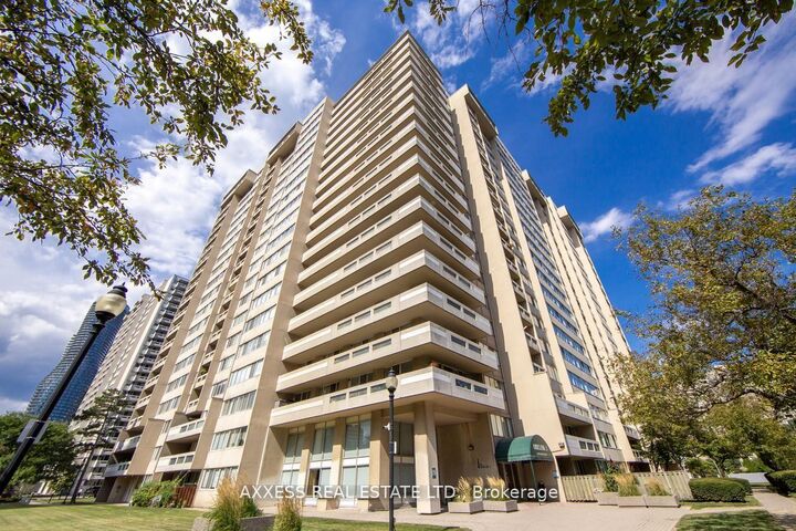 Property Photo: 3590 Kaneff Crescent 609 ON L5A 3X3