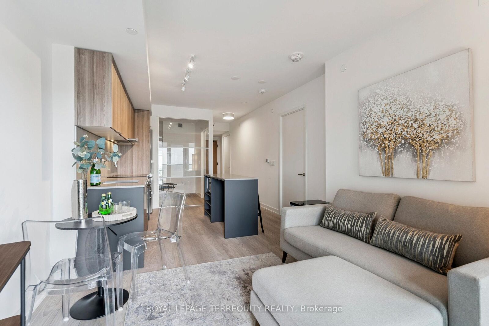 Property Photo: 8 Tippett Road 809 ON M3H 0E7