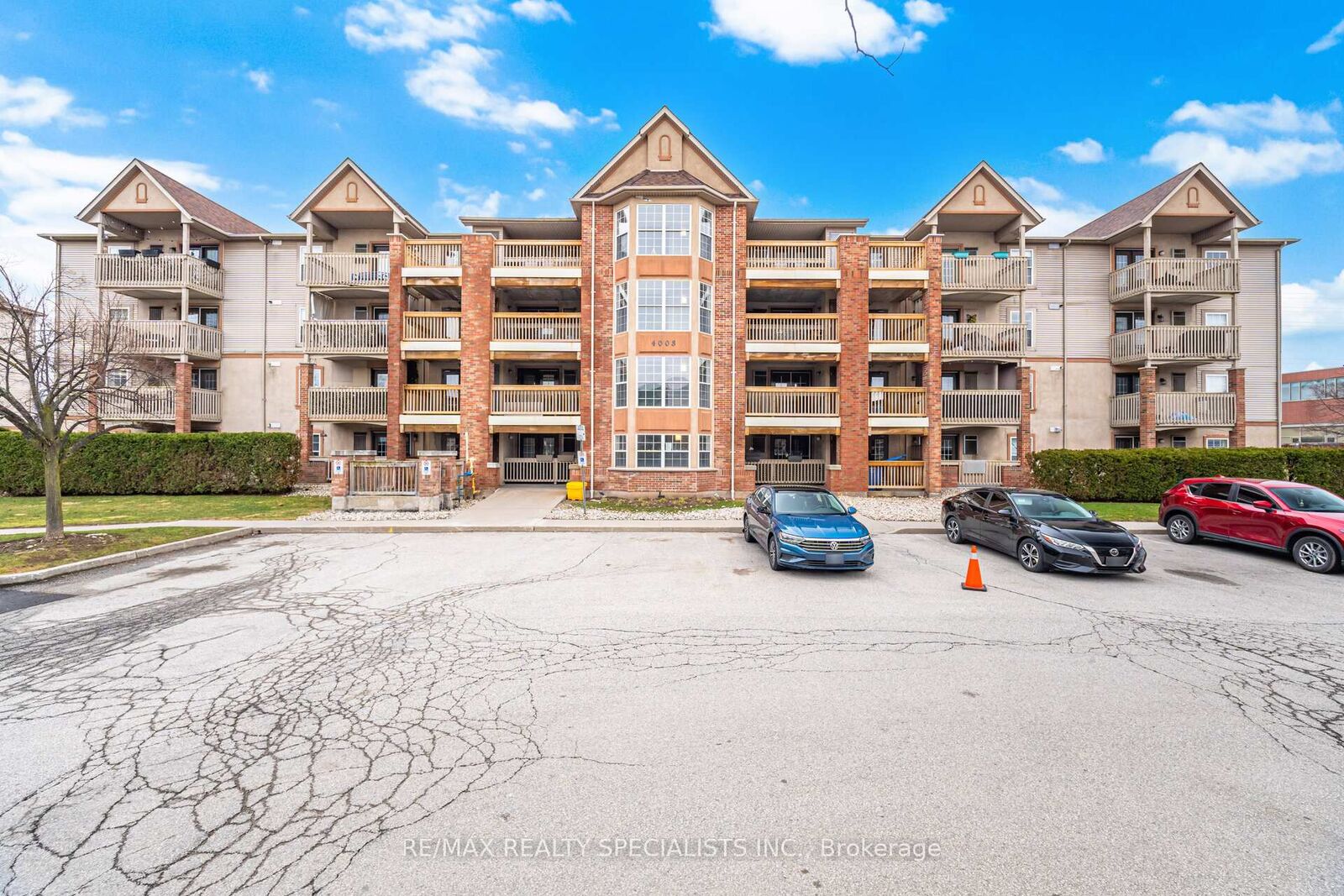 Property Photo: 4003 Kilmer Drive 305 ON L7M 4M1