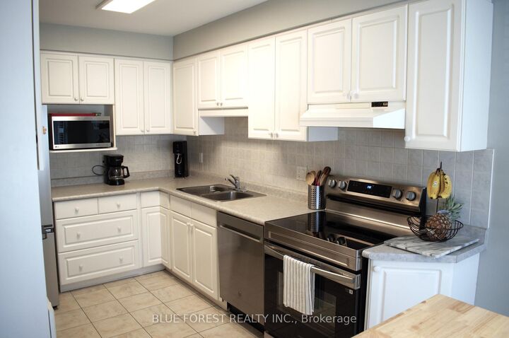 Property Photo:  410 Ambleside Drive 3  ON N6G 4Y3 