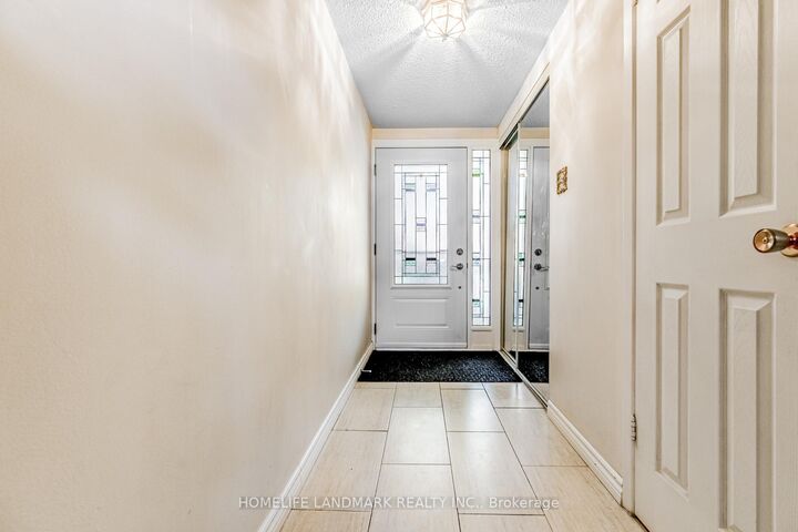 Property Photo: 4165 Fieldgate Drive 57 ON L4W 2M9