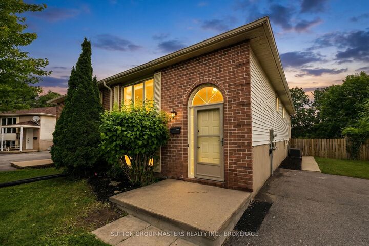280 Owens Crescent — photo 1