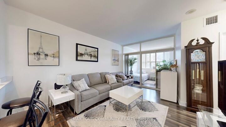Property Photo: 7398 Yonge Street 111 ON L4J 8J2