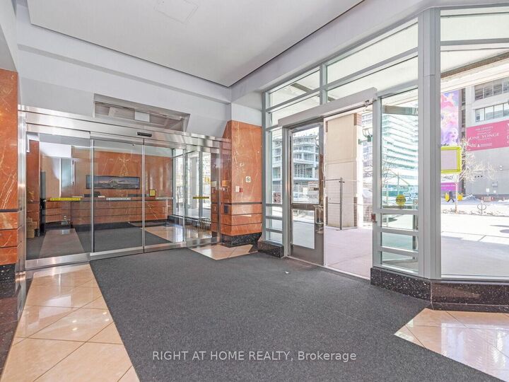 Property Photo: 10 Yonge Street 1706 ON M5E 1R4