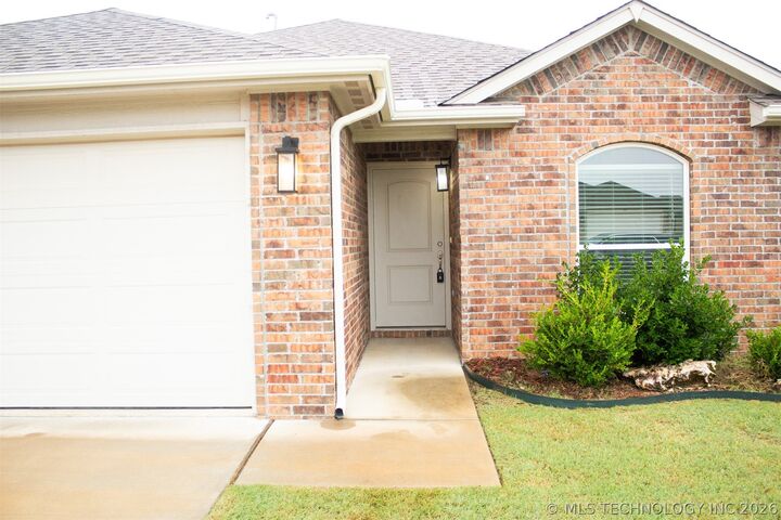 Property Photo: 316 S 48th Court OK 74014