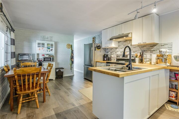 Property Photo: 1160 Shellbourne Blvd #55 BC V9W 5G5