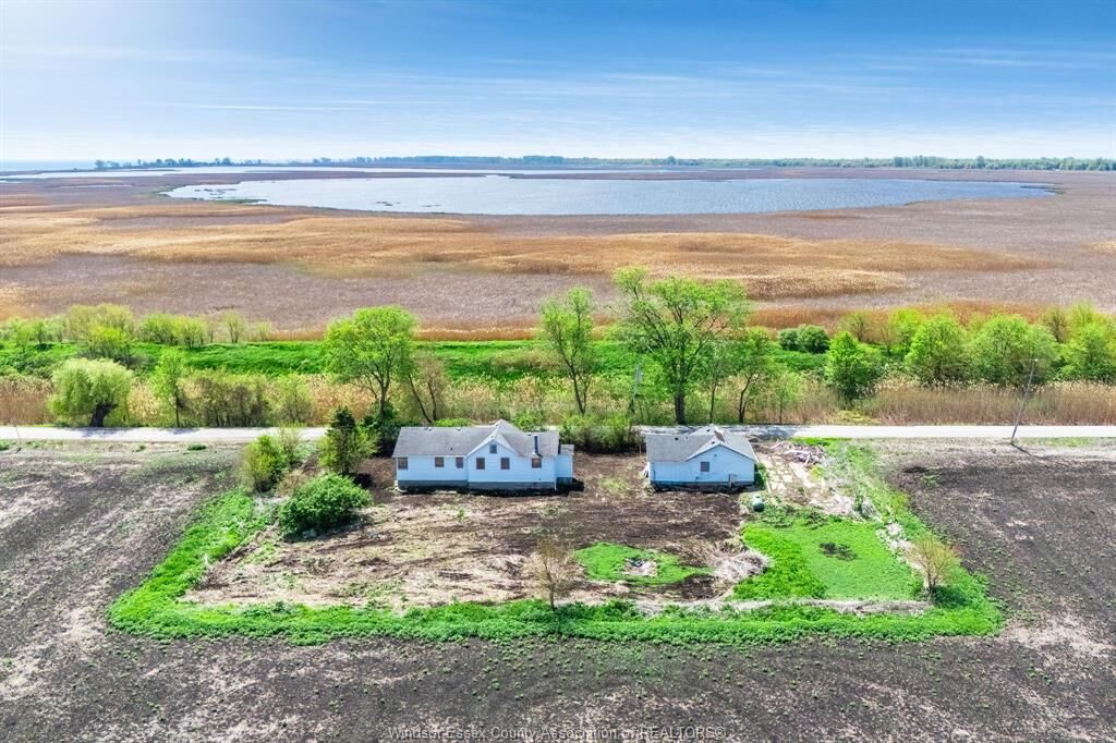 Property Photo:  1833 Mersea Rd E  ON N8H 3V4 