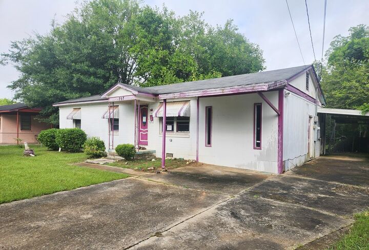 Property Photo:  707 Hobson Street  GA 31705 