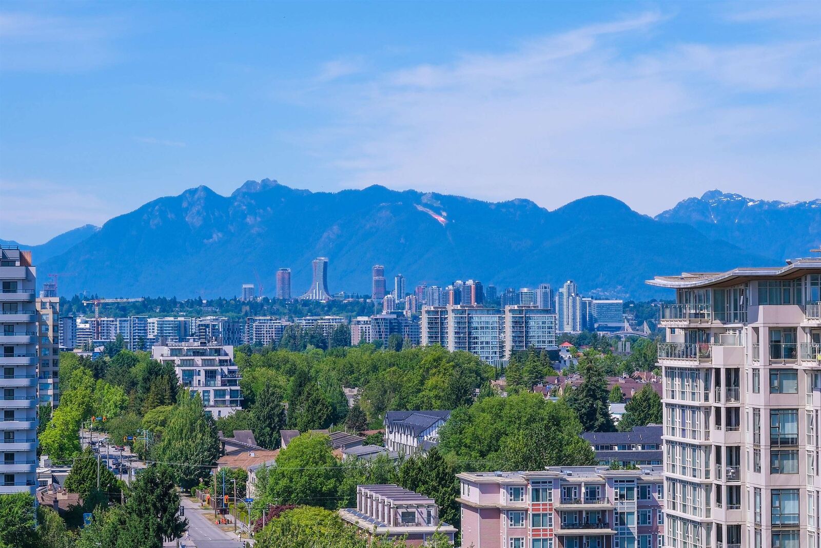 Property Photo: 8288 Granville Avenue 1610 BC V6Y 0H6