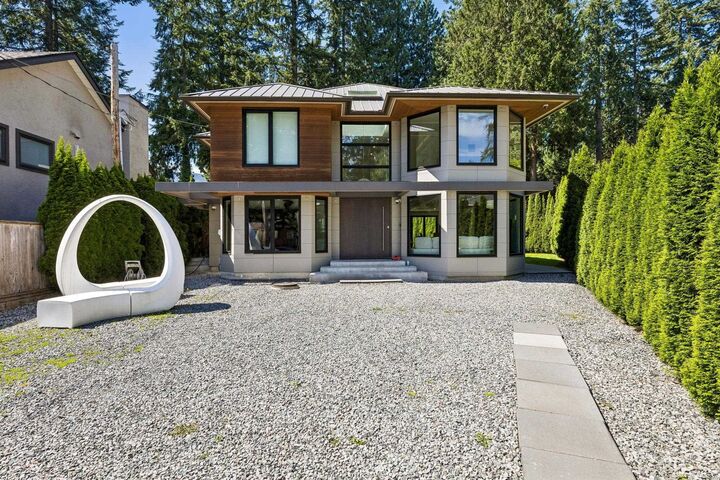 4577 Capilano Road — photo 1