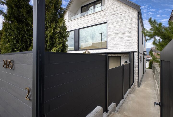 Property Photo: 2425 Kitchener Street 2 BC V5K 3C4