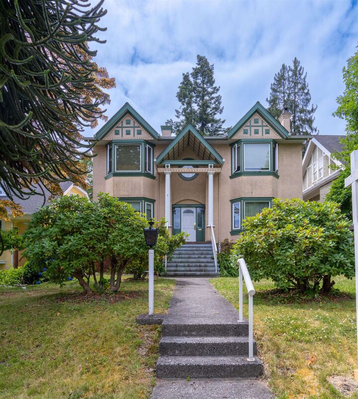 1180 Devonshire Crescent — photo 1