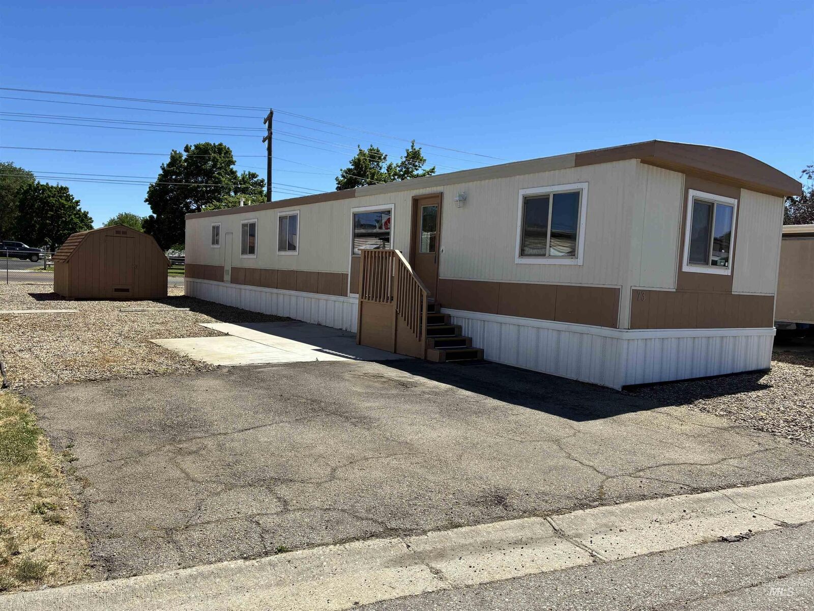 Property Photo: 2205 E Linden St 73 ID 83605