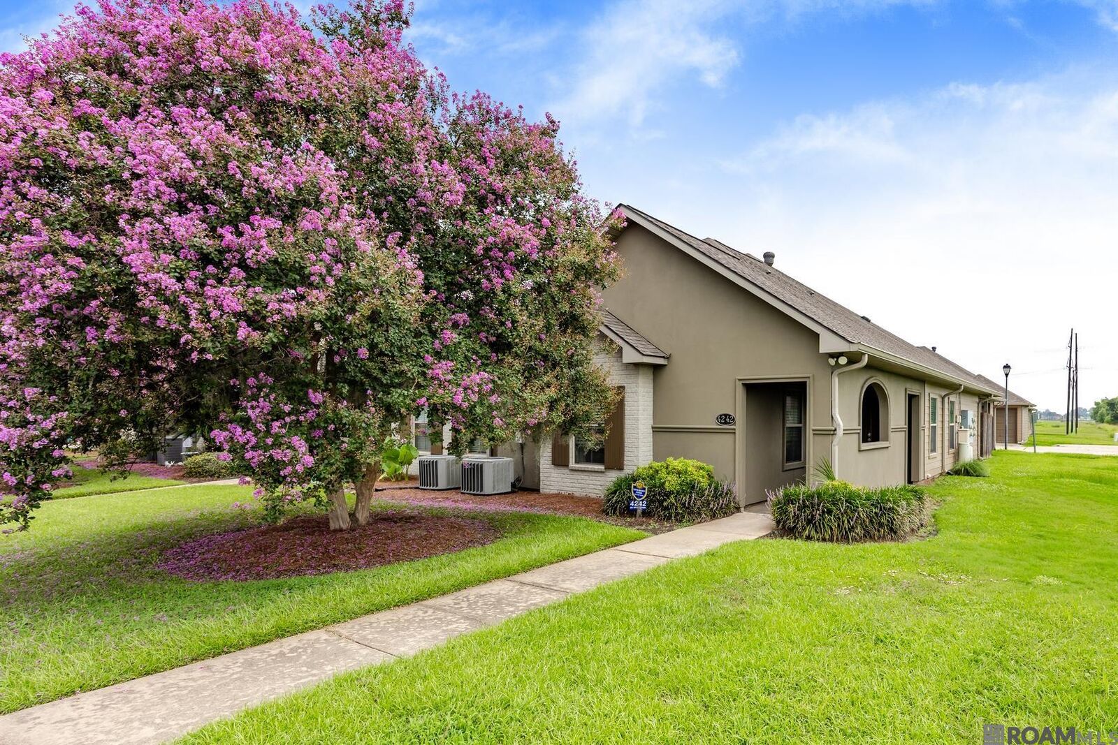 Property Photo: 4242 Home Place Dr LA 70710