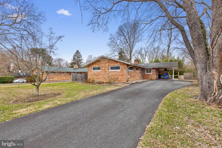 Property Photo: 9920 Pinehurst Avenue VA 22030