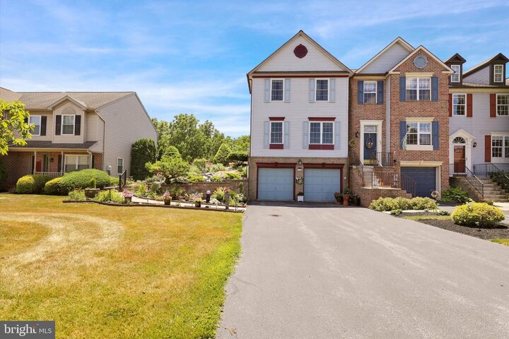 Property Photo:  124 Spruce Ct U-0004 Court  PA 17003 