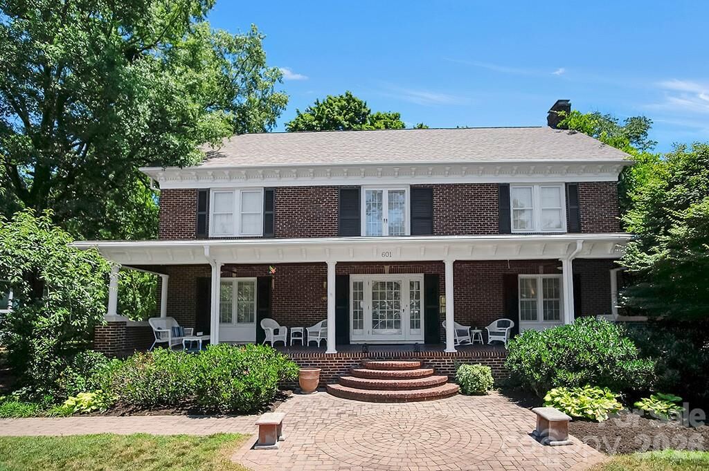 Property Photo:  601 S Washington Street  NC 28150 