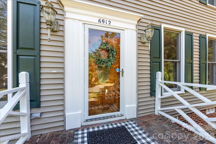 Property Photo:  6912 Foxglove Drive  NC 28226 