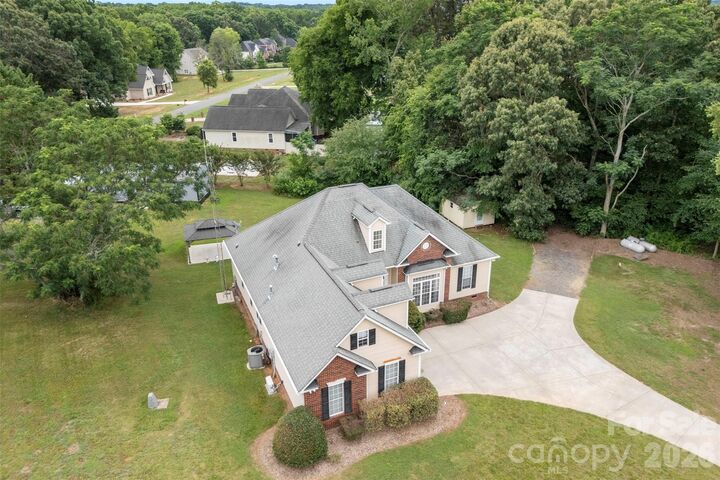 Property Photo: 2801 Sweetgrass Lane NC 28112