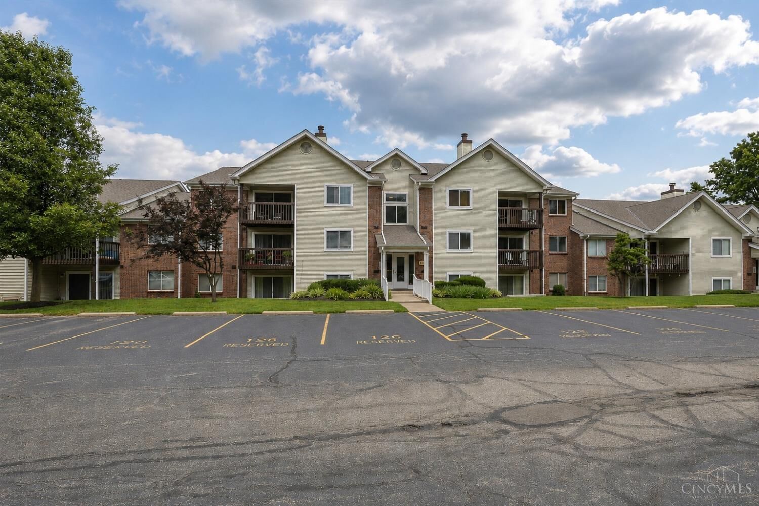 Property Photo:  5984 Meadowcreek Drive  OH 45150 