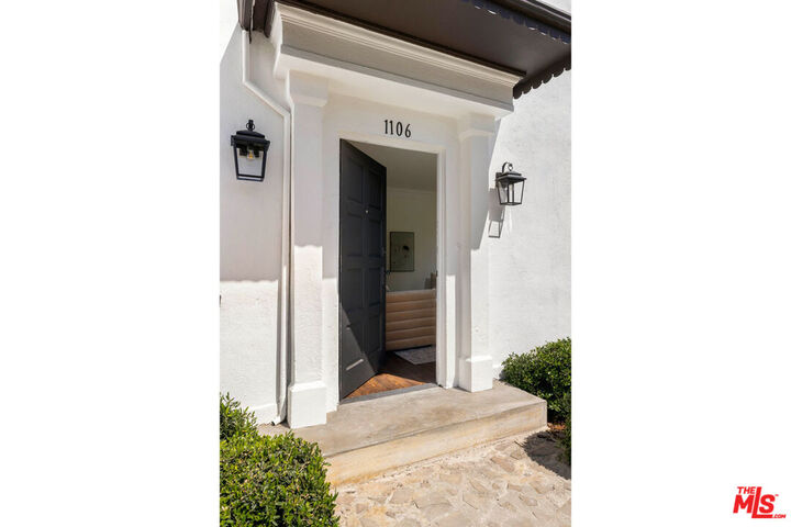 Property Photo: 1106 S Cochran Ave CA 90019