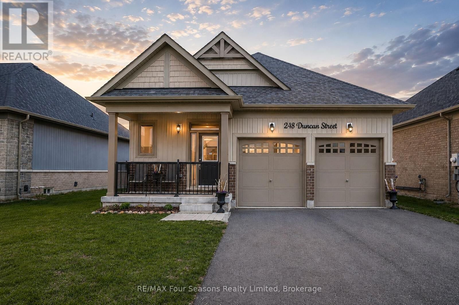 Property Photo:  248 Duncan Street  ON L0M 1S0 