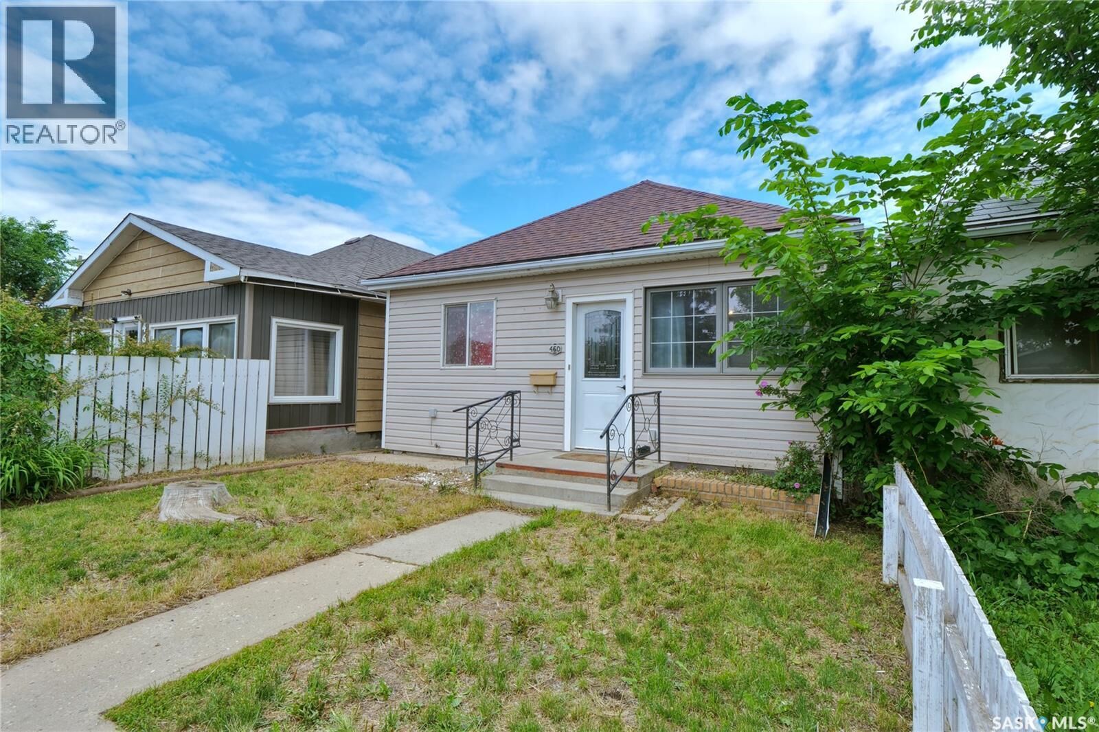 Property Photo:  460 Iroquois Street W  SK S6H 5B3 