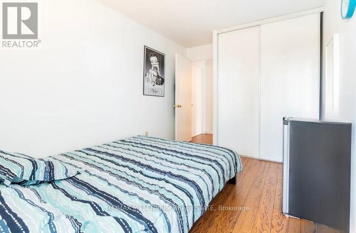 Property Photo:  350 Webb Drive 2001  ON L5B 3W4 