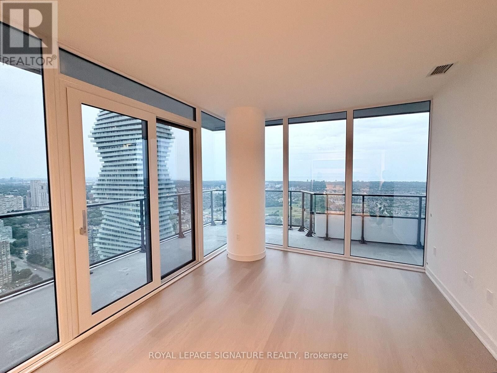 Property Photo:  448 Burnhamthorpe Road West 4308  ON L5B 0R4 