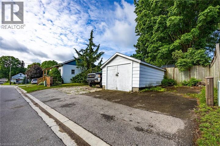 Property Photo:  122 Queen Street  ON N5C 3A6 