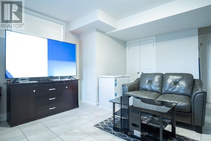 Property Photo:  35 Roberta Drive 2  ON M6A 2J6 
