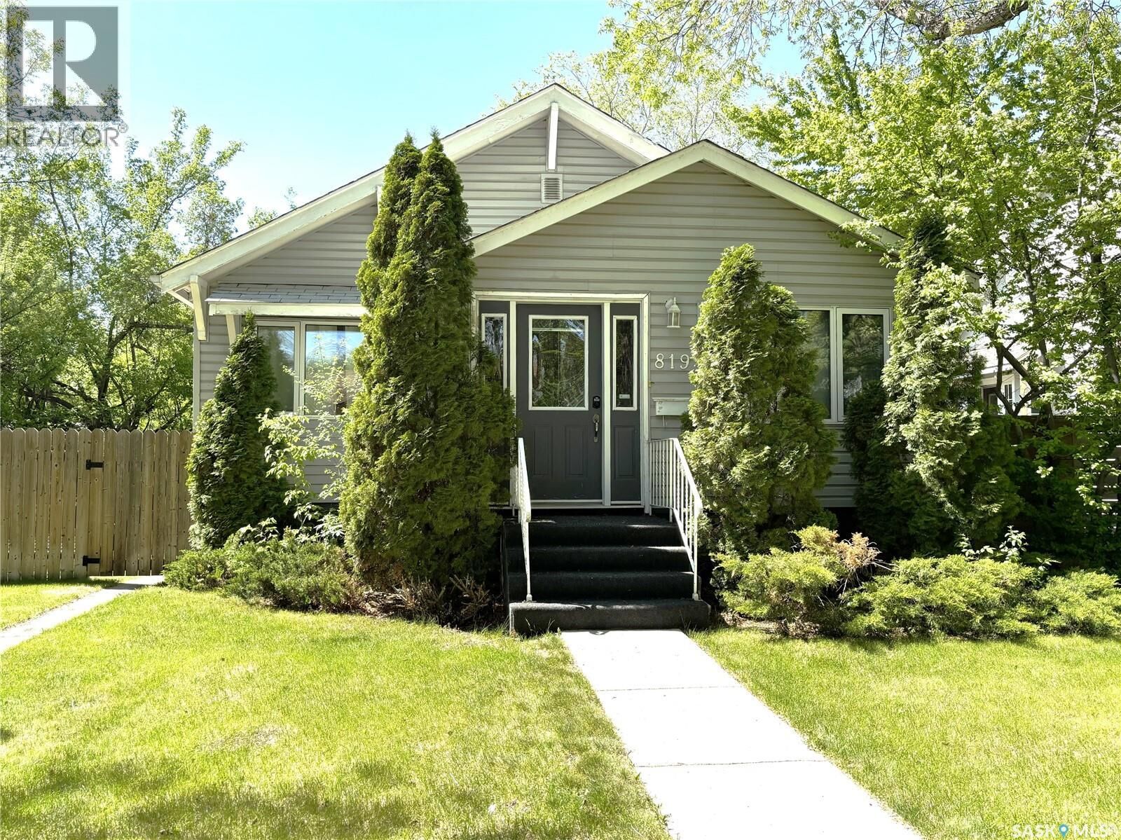Property Photo:  819 5th Avenue N  SK S7K 2R7 