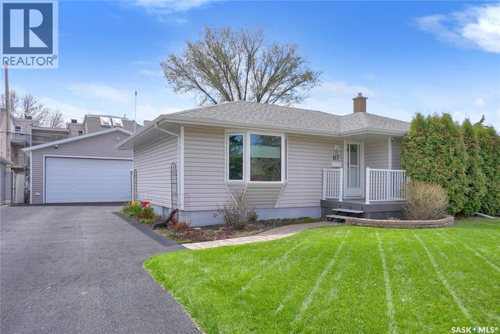 Property Photo: 117 Douglas Avenue E SK S4N 1H2