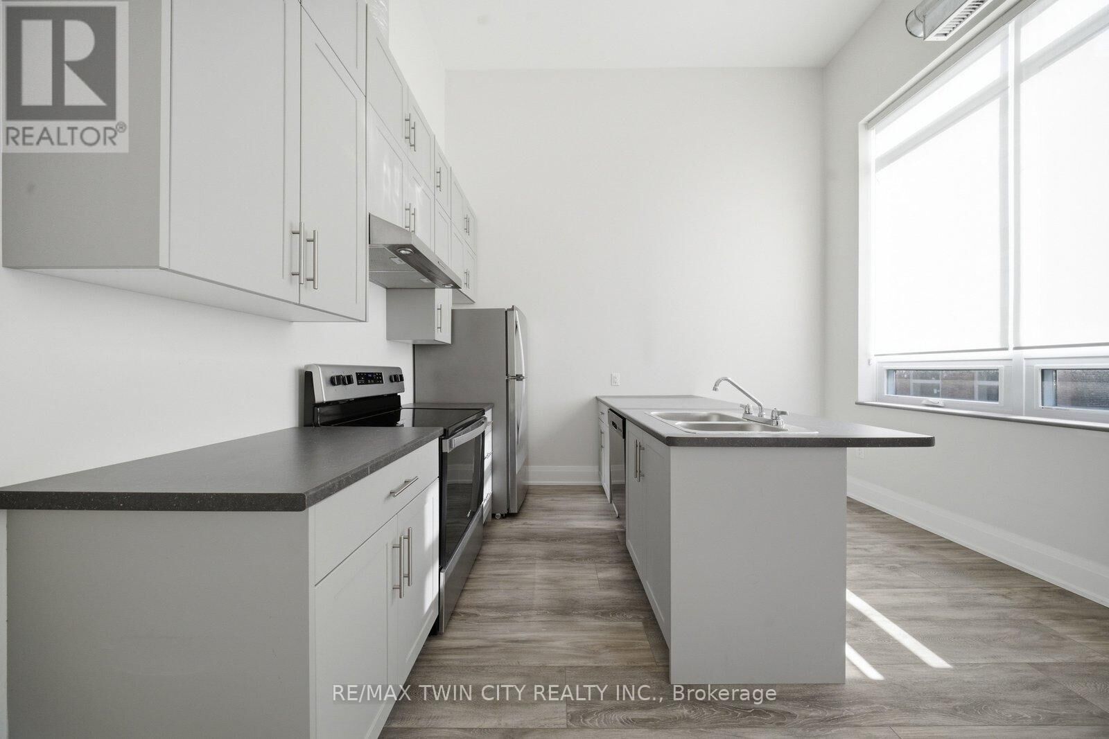 Property Photo:  11 Queen Street 303  ON N3T 3B2 