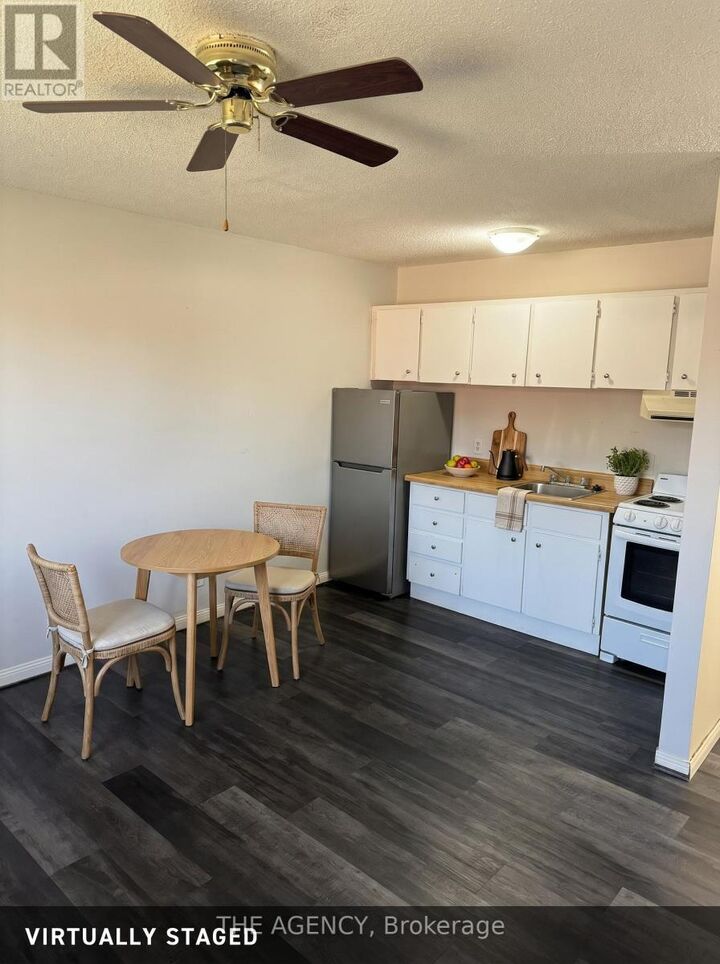 Property Photo:  45 King Avenue West 10  ON L1B 1H2 
