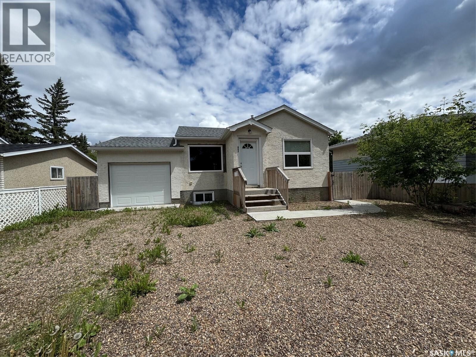 Property Photo: 962 109th Street SK S9A 2E2