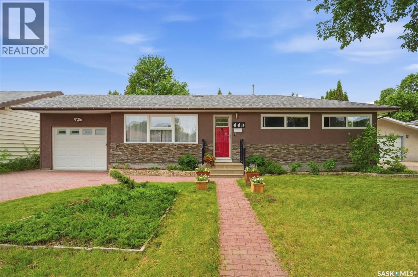 Property Photo: 445 Witney Avenue S SK S7M 3K6