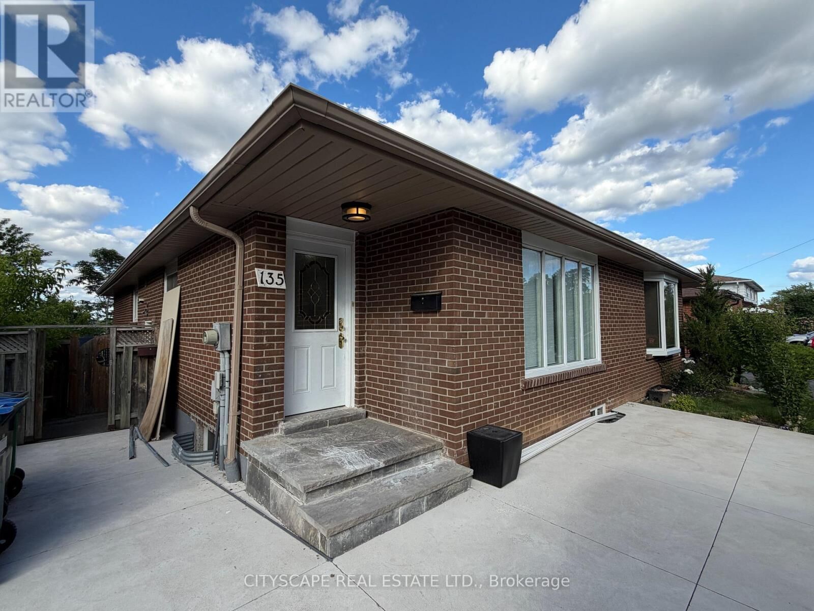 Property Photo: 135 Bonham Boulevard Upper ON L5M 1C8