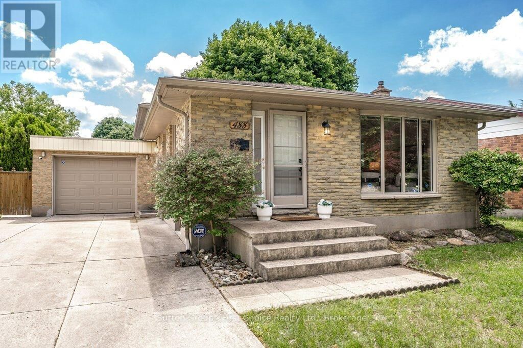 Property Photo:  488 Castlegrove Boulevard  ON N6G 1K8 