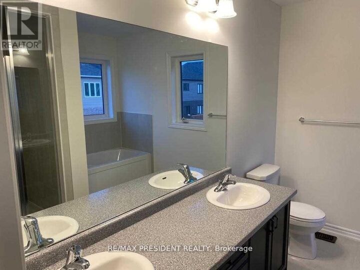 Property Photo:  10 Poole Street  ON N3V 0B1 