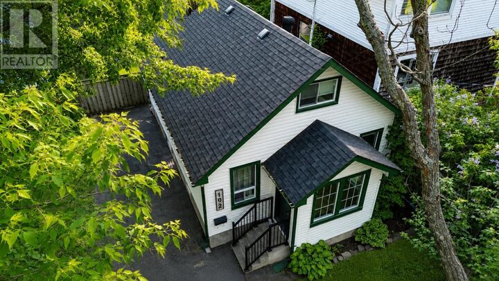 Property Photo:  102 Kenogami Ave S  ON P7B 4R7 
