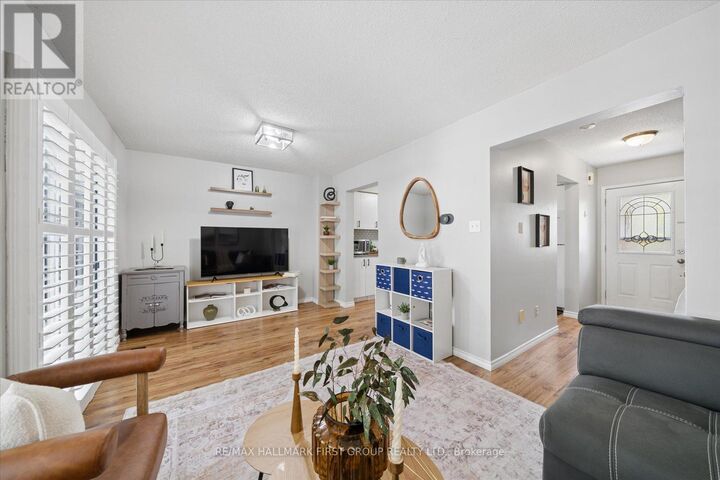 Property Photo:  95 Vail Meadows Crescent  ON L1C 4T3 