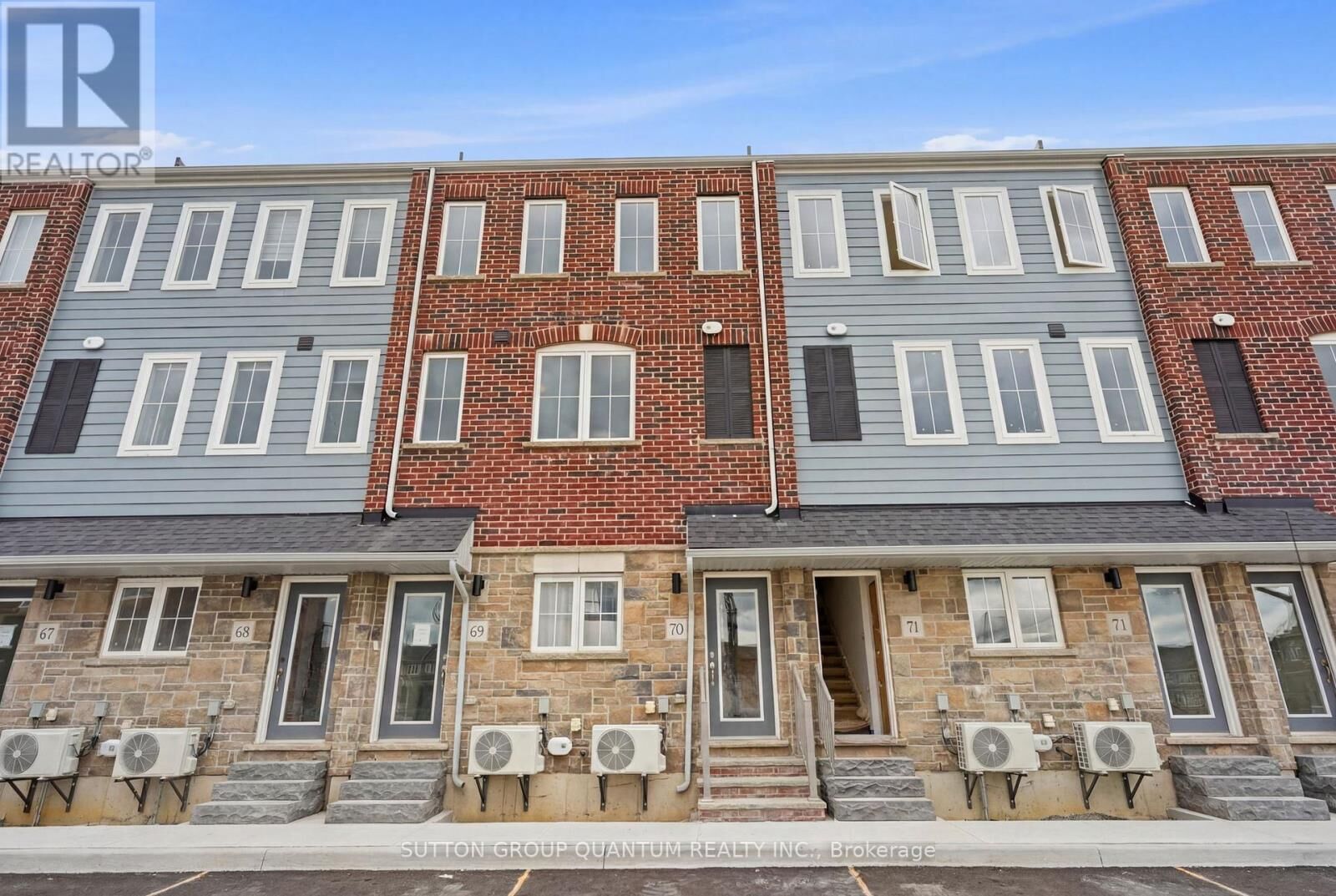Property Photo:  677 Park Road North 70  ON N3R 0A2 