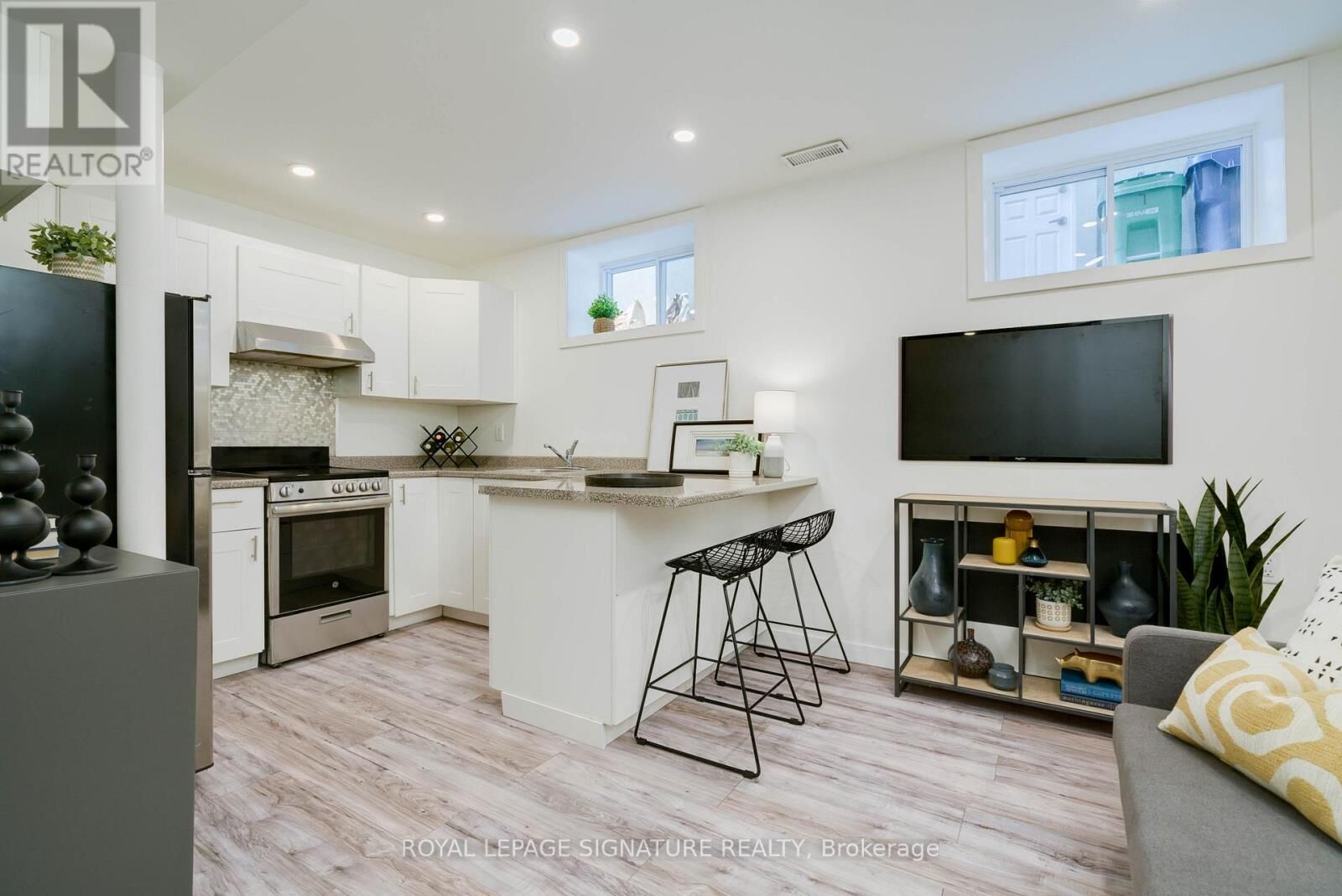 Property Photo:  27 Coleridge Avenue Lower  ON M4C 4H4 