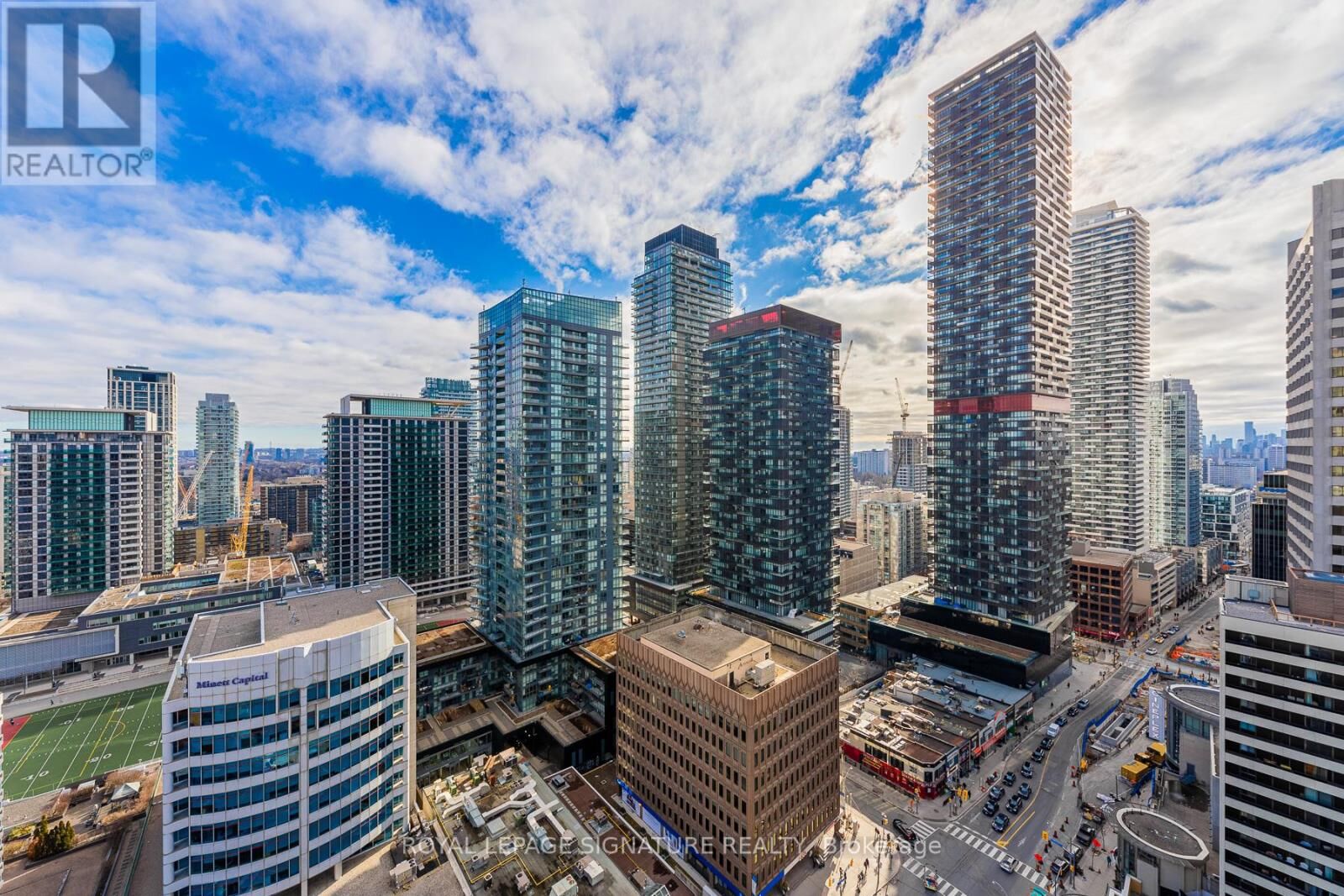 Property Photo: 33 Helendale Avenue 2105 ON M4R 1C5